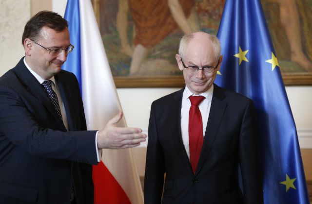 Σε δημοψήφισμα για το ευρώ εμμένει ο «ευρωρεαλιστής» τσέχος πρωθυπουργός